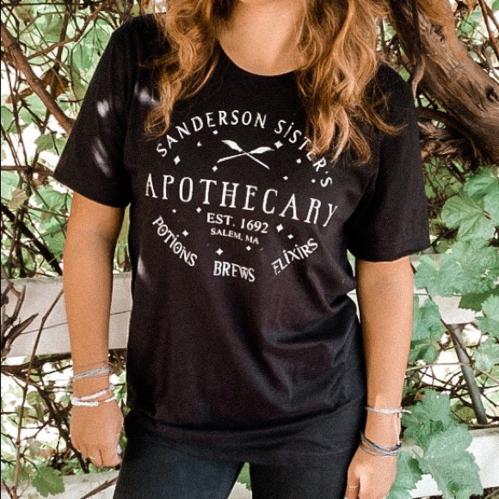 Women’s//Fall//Apothecary Tee//XS-XL